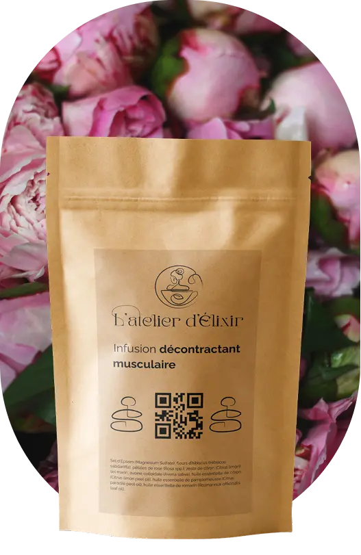 Sachet d'infusion pour le bain en kraft sur un champ de fleurs d'arnica